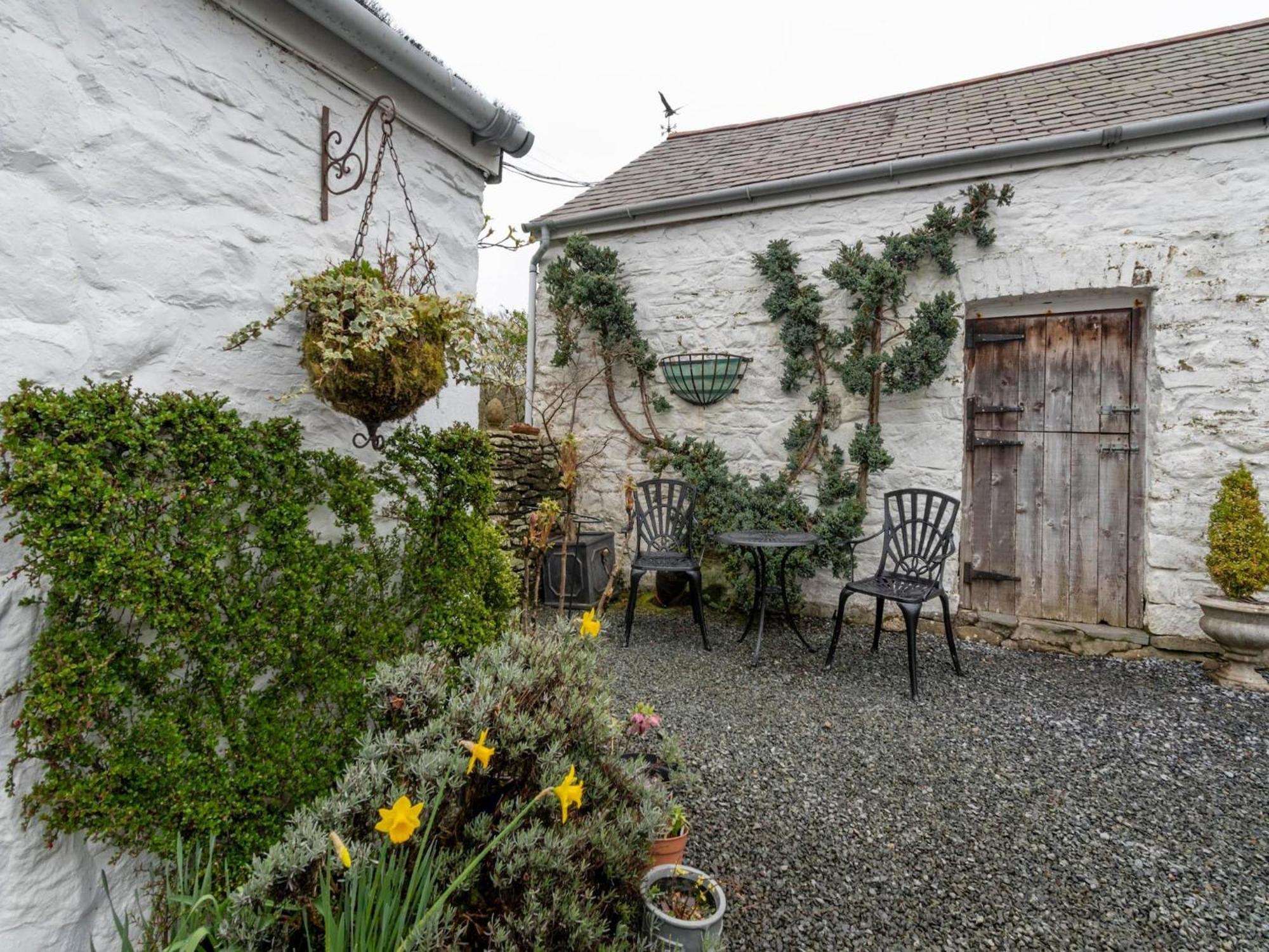 Secluded In Ceredigion With Garden