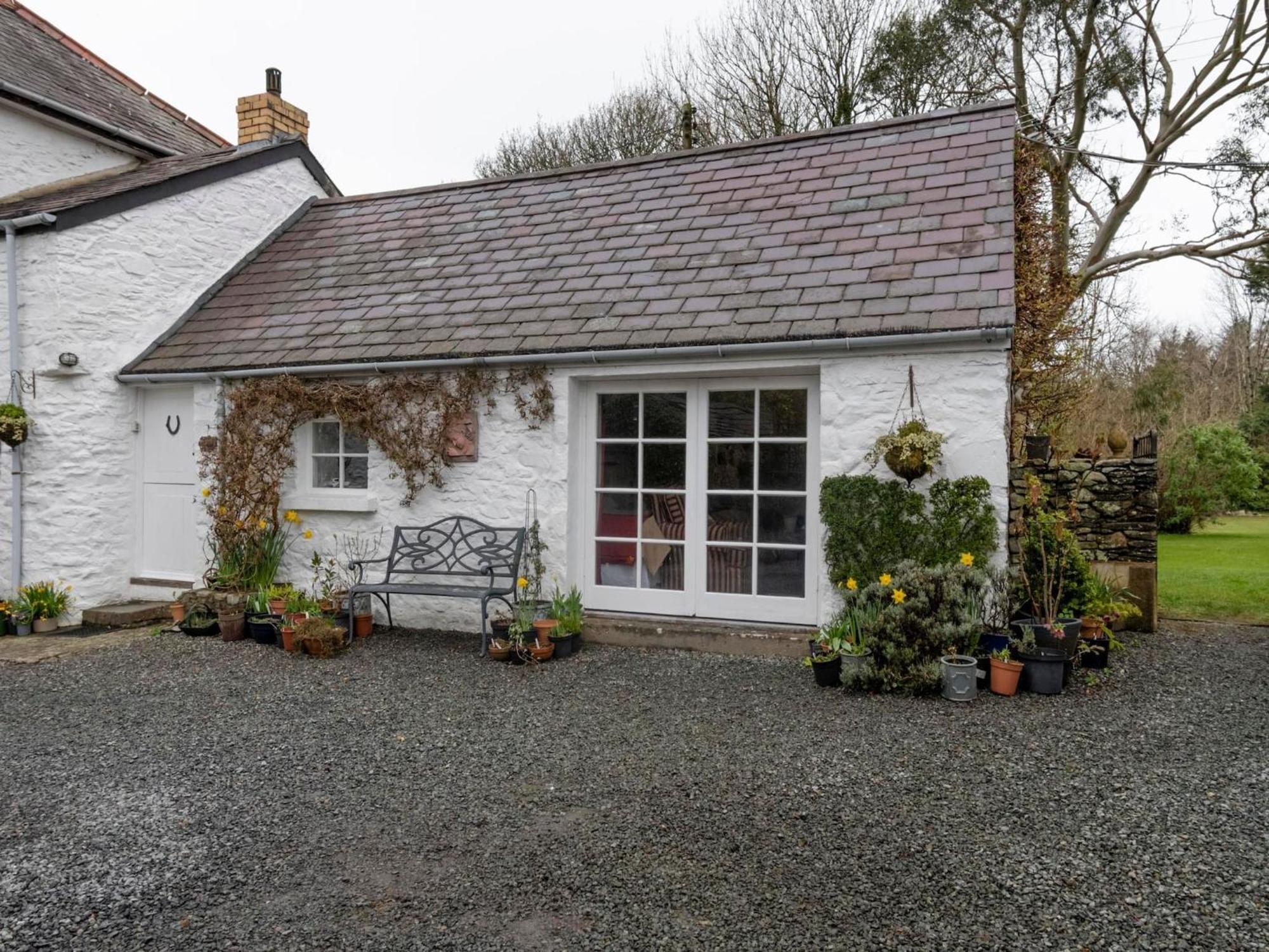 Secluded In Ceredigion With Garden