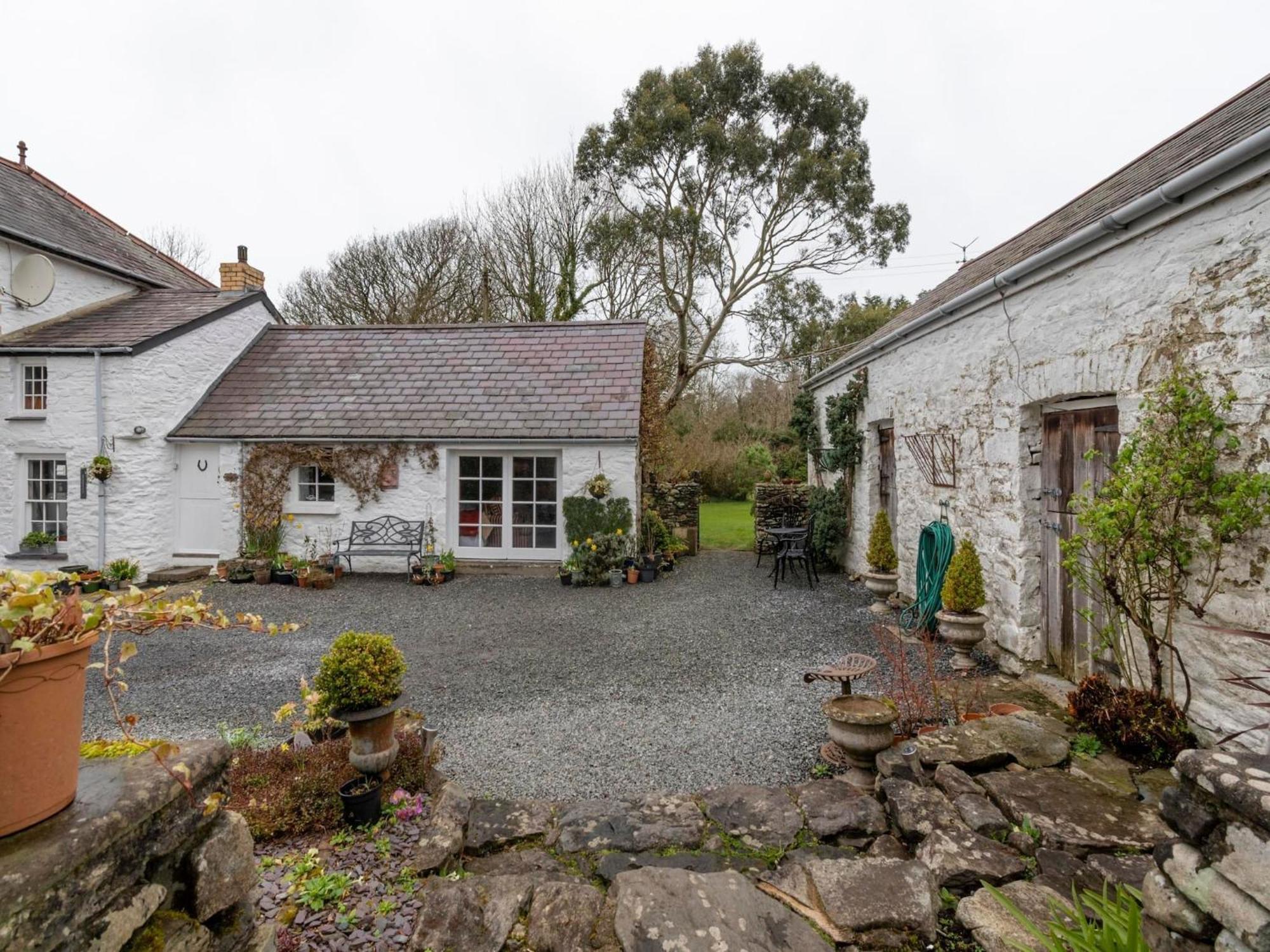 Secluded In Ceredigion With Garden Holiday home *