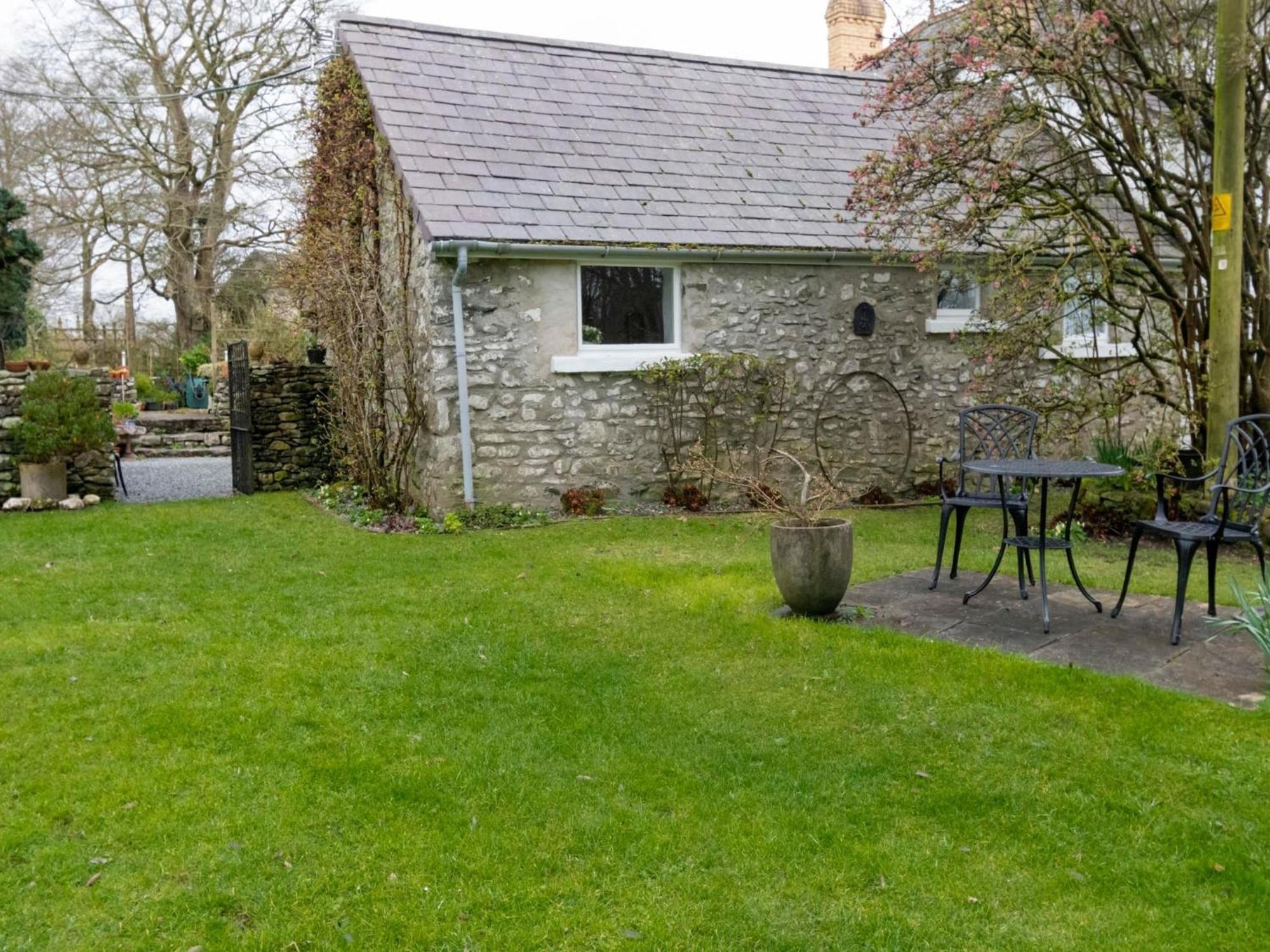 Secluded In Ceredigion With Garden